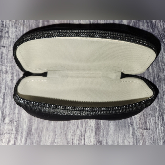 Vogue Clamshell Black Glasses‎ Case - Picture 6 of 9